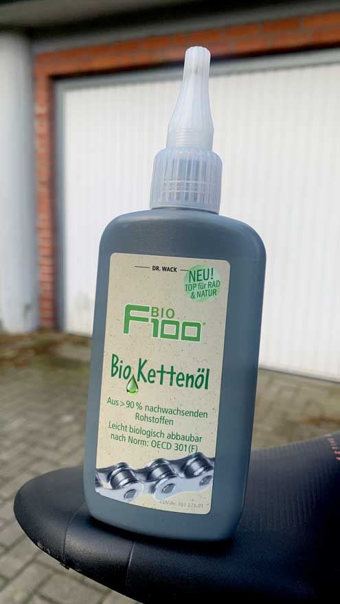Das neue Kettenöl F100; aus überwiegend nachwachsenden Rohstoffen.